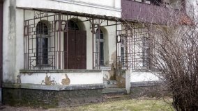 Zespół dworski w Szczeglinie z hitlerowskim obozem w tle - zdjęcie 9