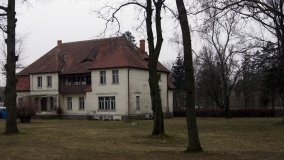 Zespół dworski w Szczeglinie z hitlerowskim obozem w tle - zdjęcie 10