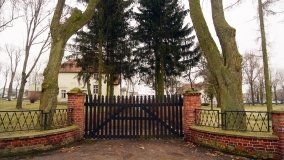 Zespół dworski w Szczeglinie z hitlerowskim obozem w tle - zdjęcie 11