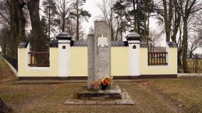 Zespół dworski w Szczeglinie z hitlerowskim obozem w tle - zdjęcie 12