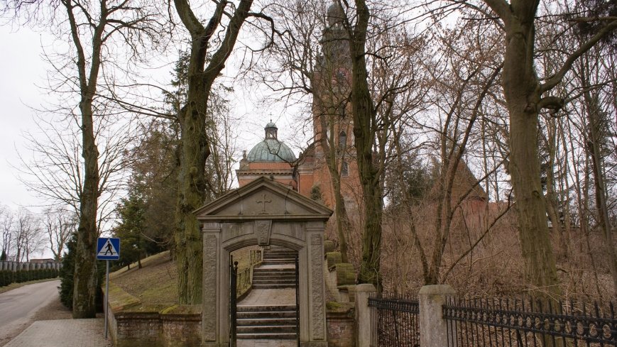 Smogulecki kościół zwany Wawelem Północy - zdjęcie 1